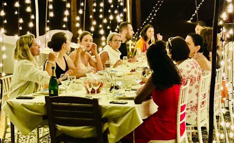 dubai desert dinner